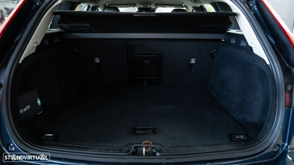 Volvo V60 2.0 D3 Momentum Geartronic - 28