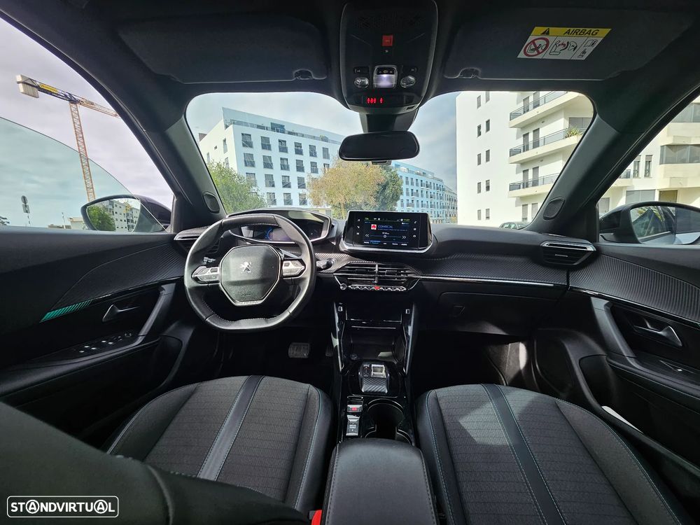 Peugeot e-2008 Allure - 12