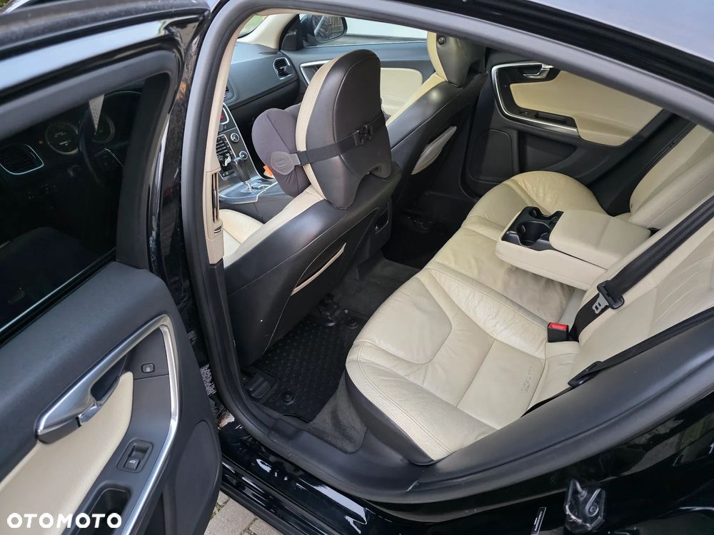 Volvo S60 T6 AWD Momentum - 9