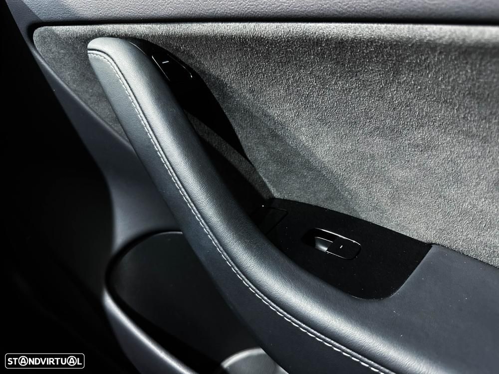 Tesla Model 3 Long-Range Dual Motor AWD - 31