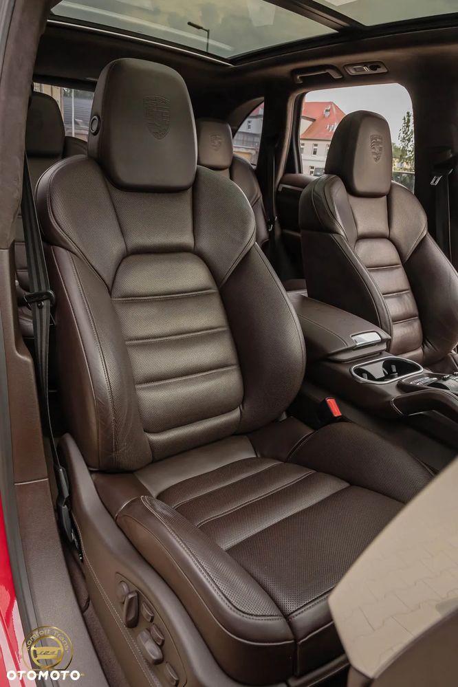 Porsche Cayenne Turbo S - 31