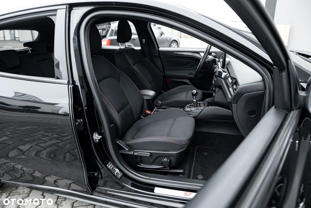 Ford Focus 1.0 EcoBoost Trend - 26