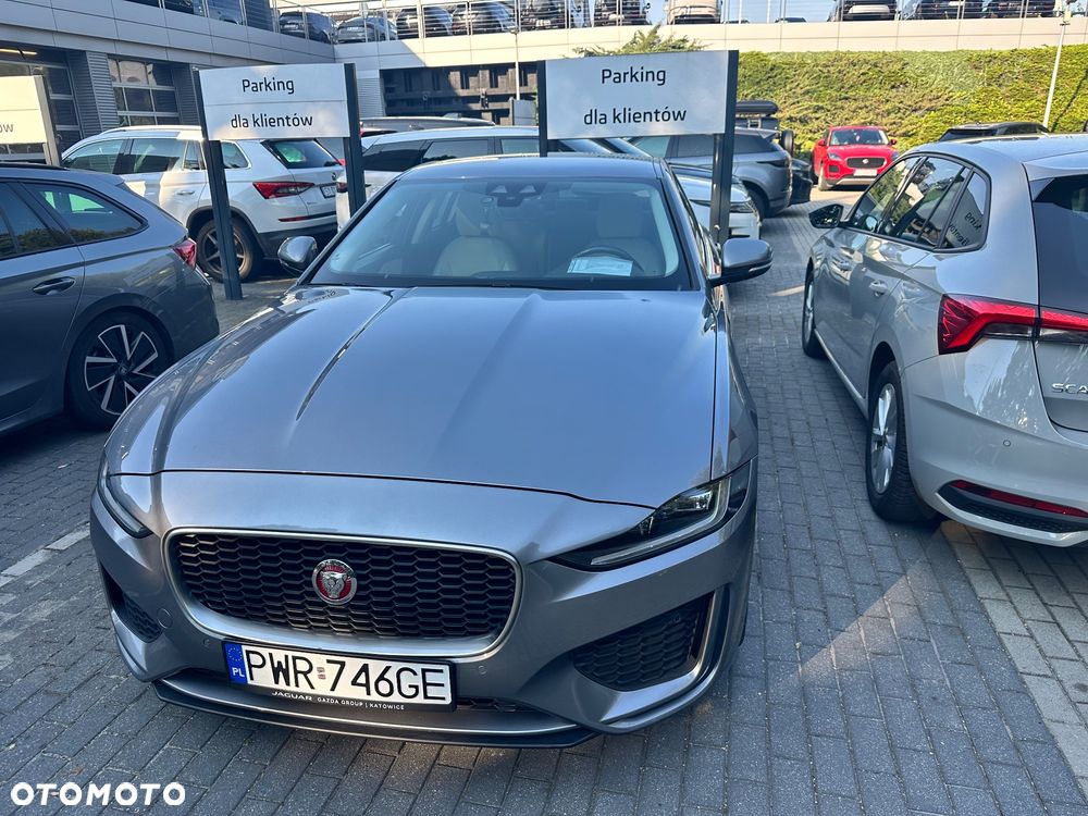 Jaguar XE 2.0 D180 R-Dynamic S - 2