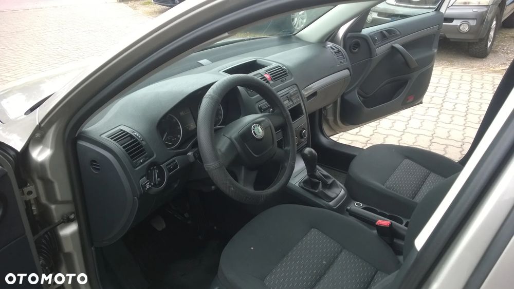 Skoda Octavia 1.6 Elegance - 10