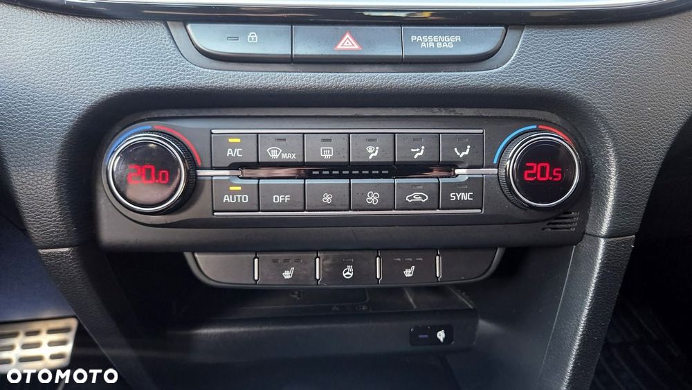 Kia Ceed 1.6 CRDi mHEV Business Line DCT - 32