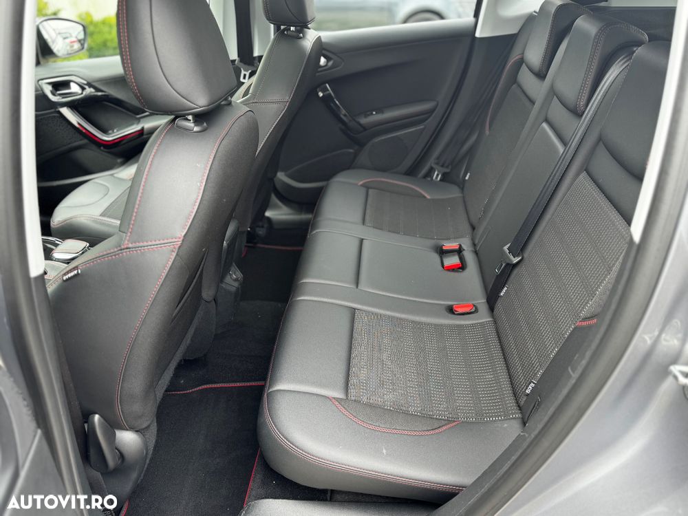 Peugeot 2008 1.2 PureTech Turbo S&S GT-Line - 24