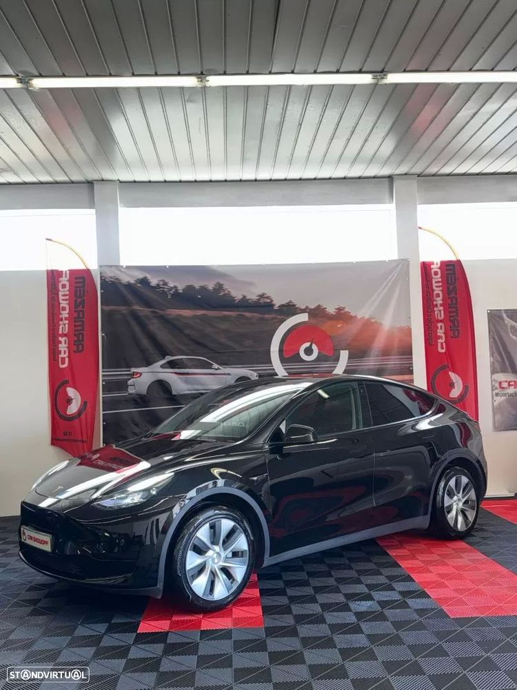Tesla Model Y Standard — fotografia 3