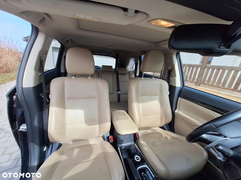 Mitsubishi Outlander 2.0 Instyle + 4WD CVT - 12