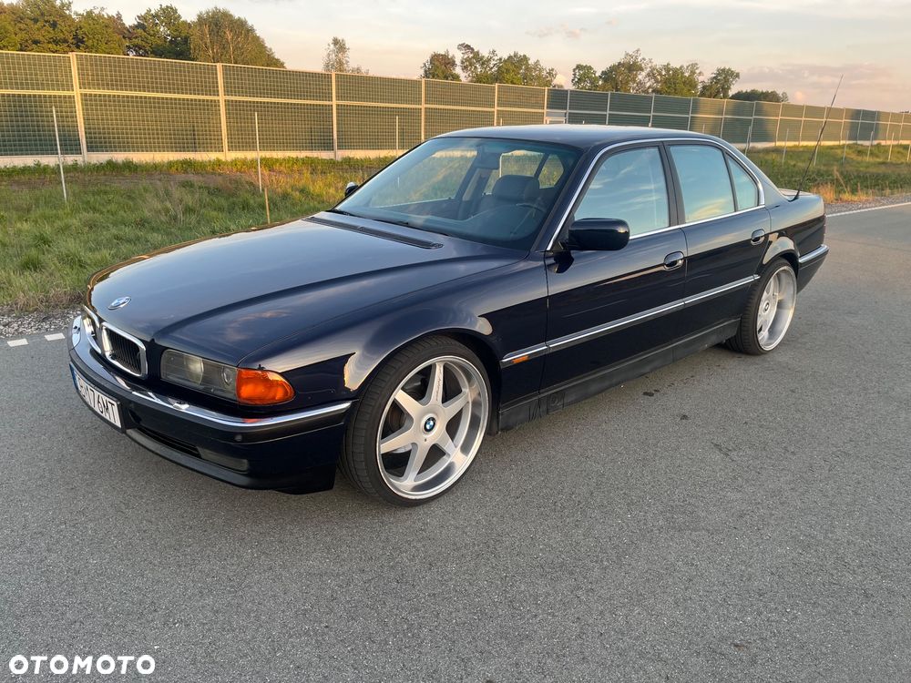 BMW Seria 7 740i V8 - 1