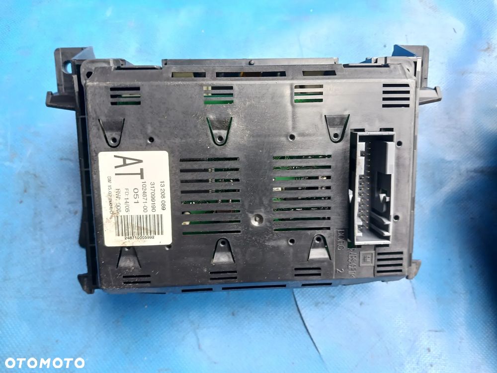 Opel Astra H 3 Konsola środkowa KOMPLETNA kratki nawiewu ramka radia panel klimatyzacji radio Blaupunkt 13154304 CD30 wyświetlacz ekran 13208089 - 5
