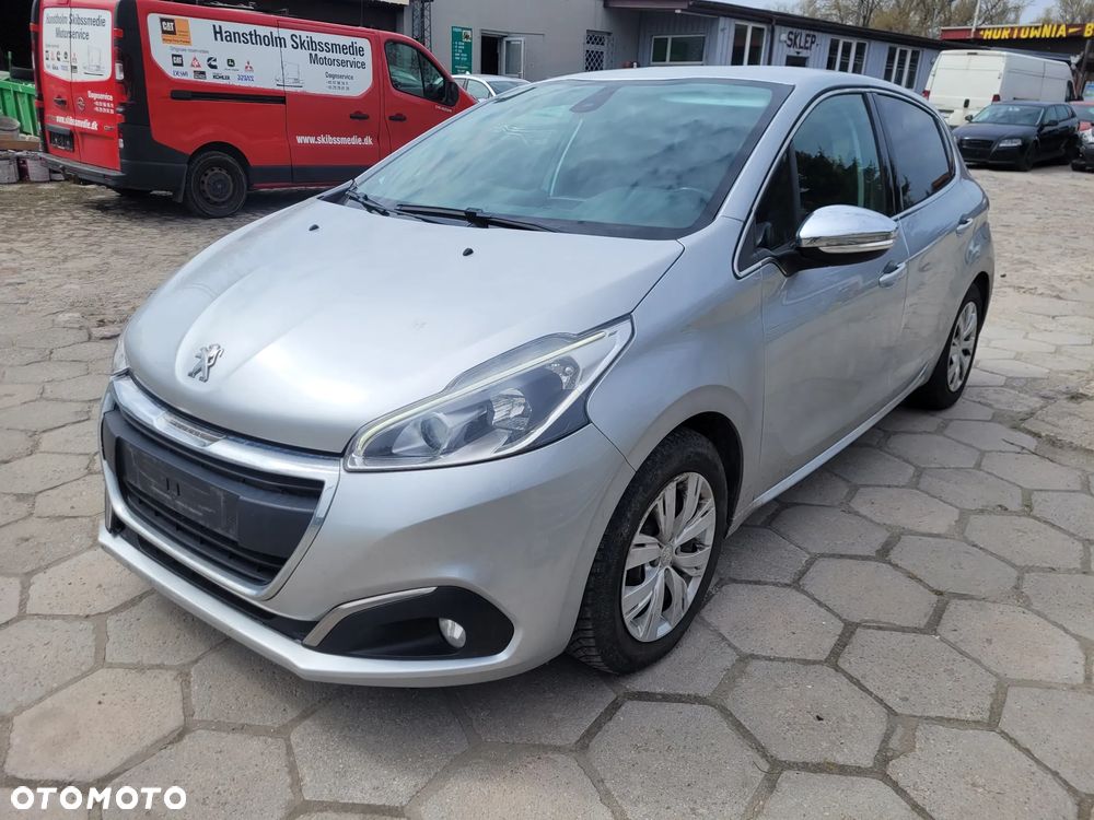 Peugeot 208 - 1