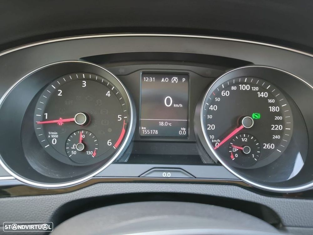 VW Passat 2.0 TDI Business P.DSG - 38