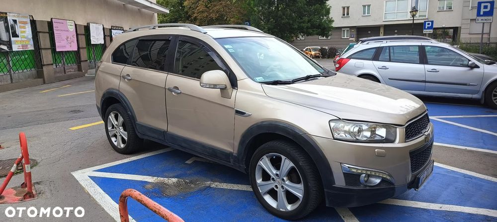 Chevrolet Captiva 2.2 D LTZ - 4