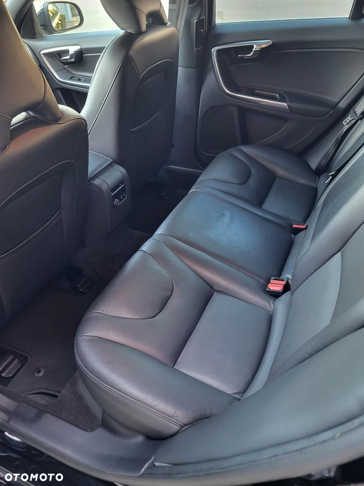 Volvo V60 D4 Momentum - 11