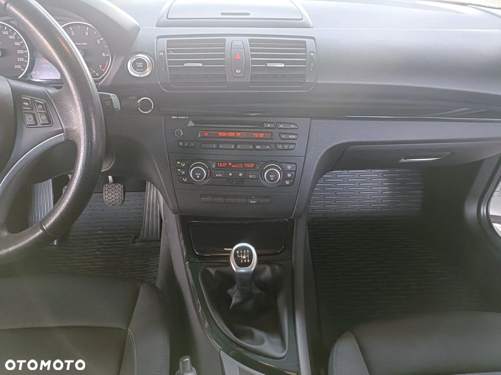 BMW X1 sDrive18i - 11