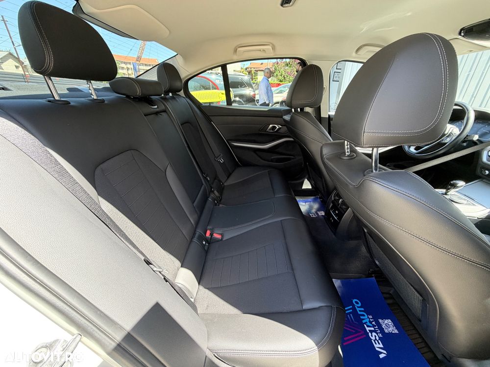 BMW Seria 3 320i AT - 10