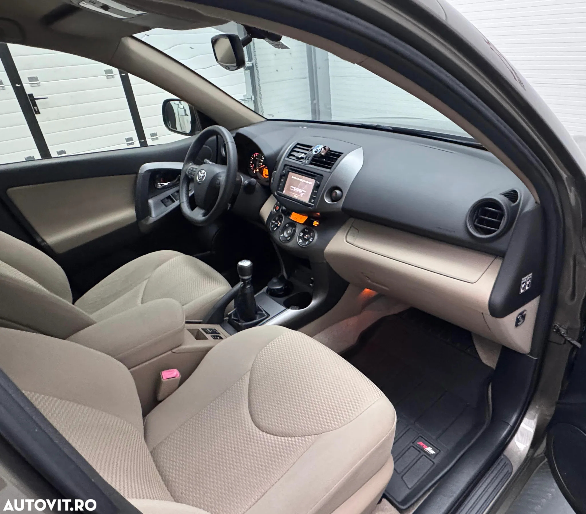 Toyota RAV4 - 8