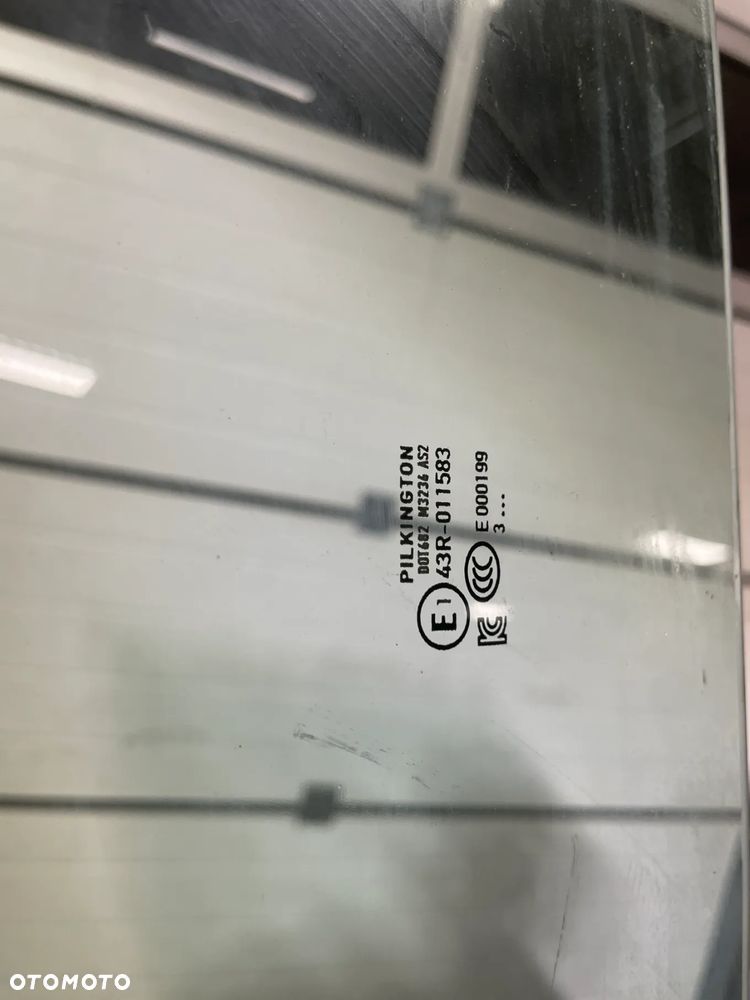 VW CADDY 2K7 V szyba lewy prawy przód  23 rok - 2