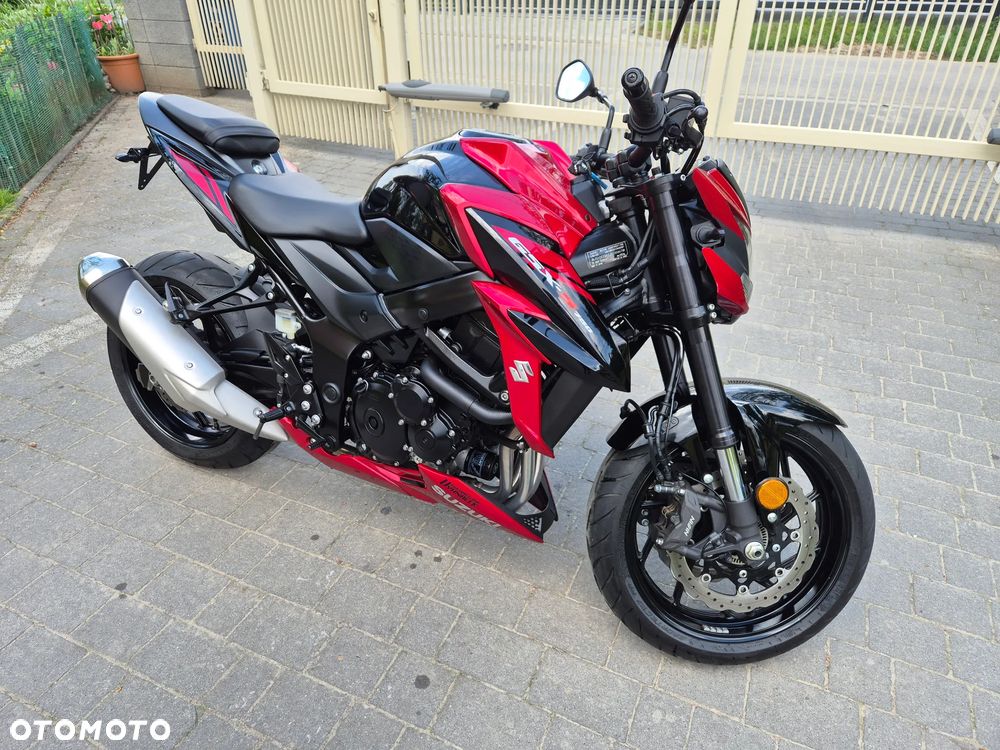 Suzuki GSX - 6