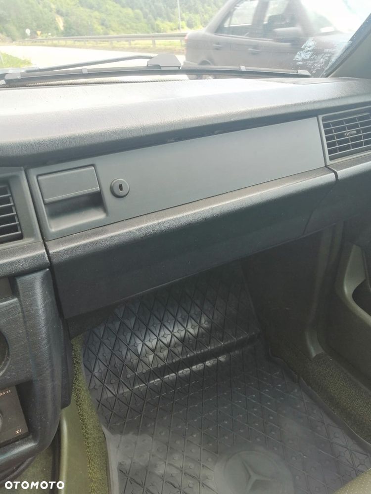 Mercedes-Benz W201 (190) - 7