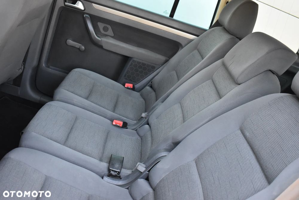 Volkswagen Touran 1.4 TSI Cross - 15
