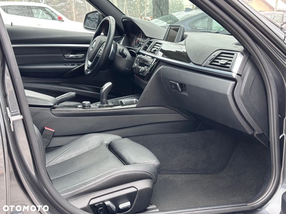 BMW Seria 3 328i xDrive Sport-Aut - 32