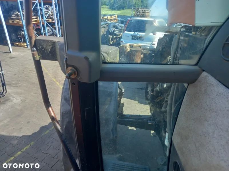 Kabina szyba drzwi dach części Steyr CVT150 Case CVX - 17