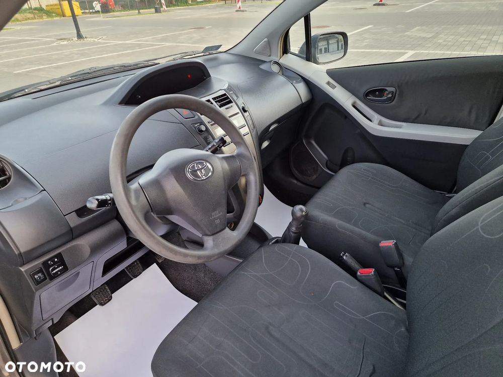 Toyota Yaris 1.0 Premium - 8