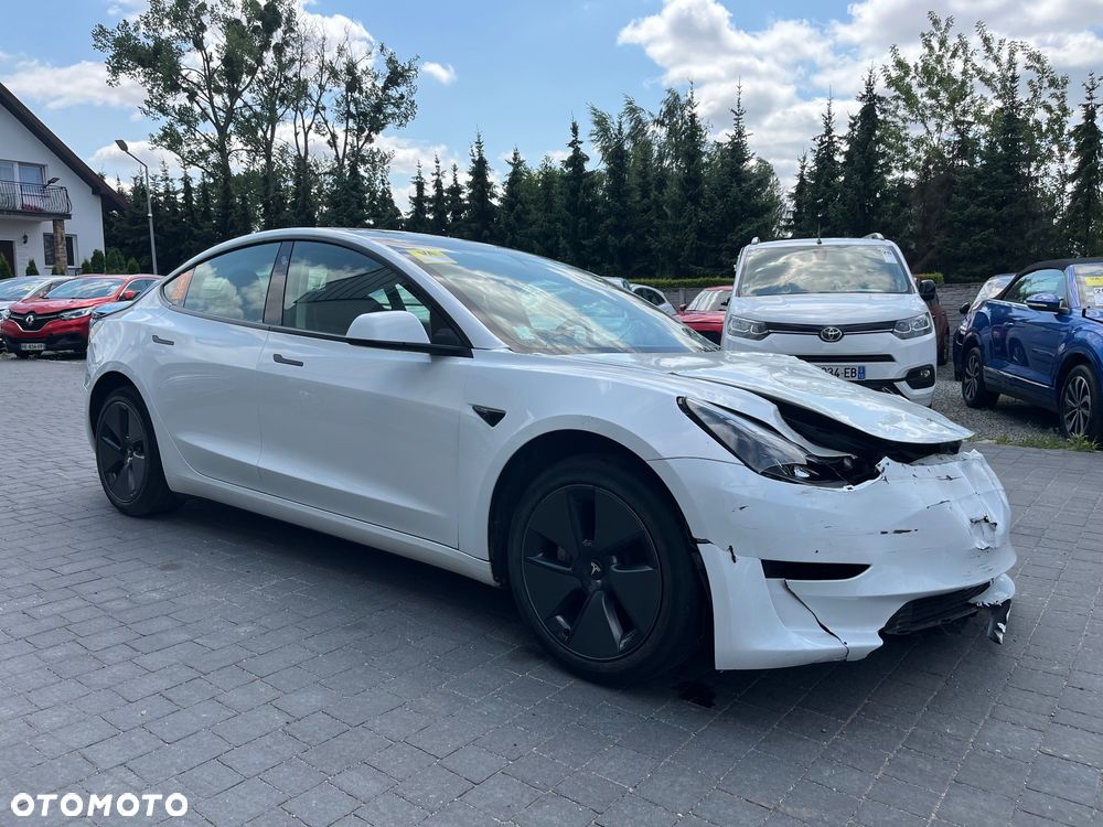 Tesla Model 3 - 3