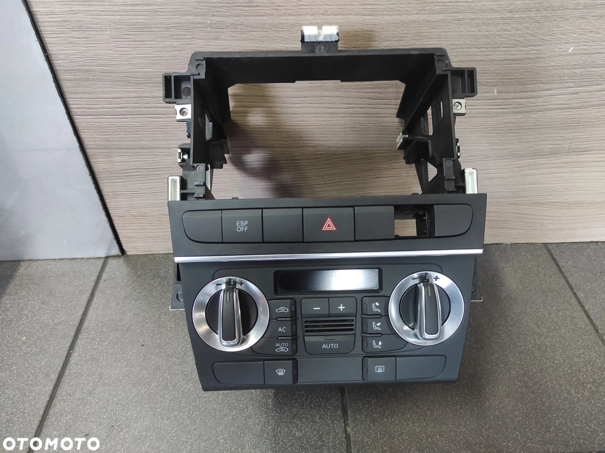 KOSZ RADIO PANEL KLIMATYZACJI RAMKA AUDI A3 8P LIFT 2DIN CLIMATRONIC WYSYŁKA !!!! - 1