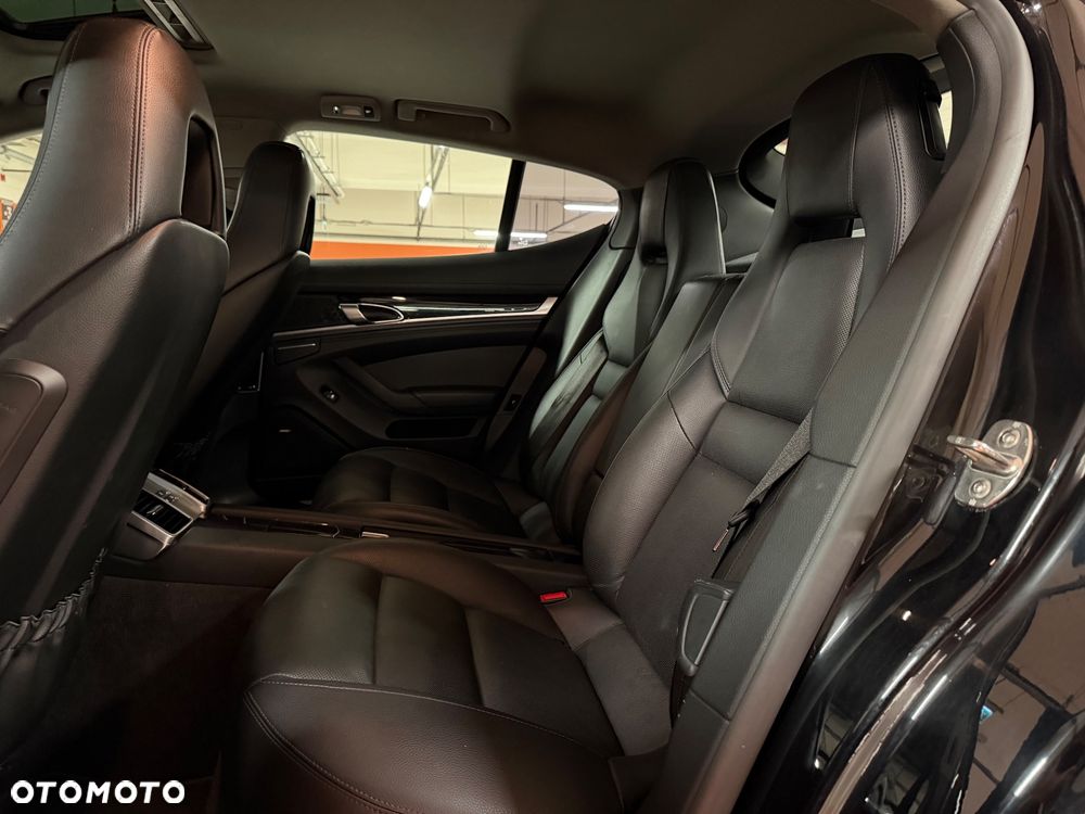 Porsche Panamera 4 - 19