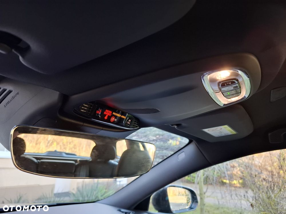 Volvo V60 D3 R-Design - 13