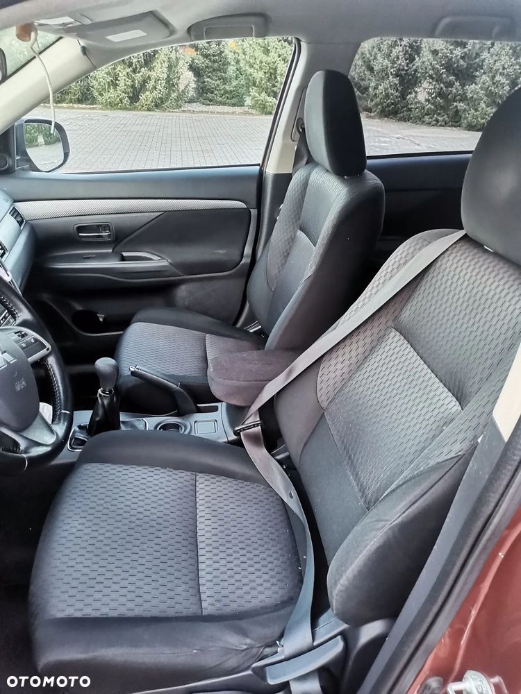 Mitsubishi Outlander 2.0 Intense 2WD - 16