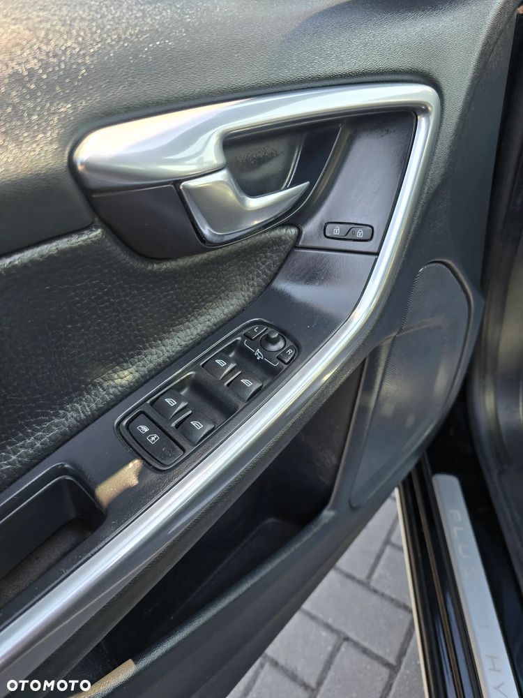 Volvo V60 D6 AWD Plug-in Hybrid R-Design Summum - 14