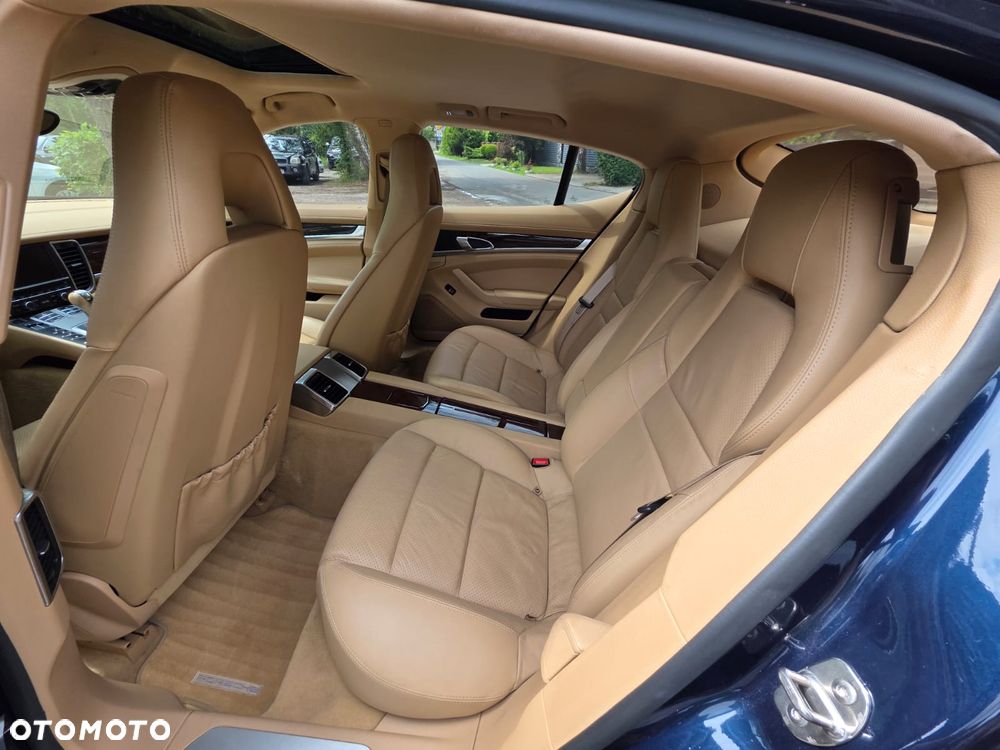Porsche Panamera 4 PDK Platinum Edition - 26