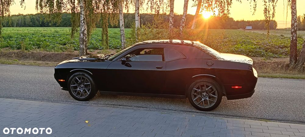 Dodge Challenger - 13