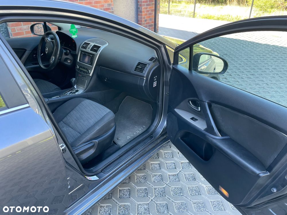 Toyota Avensis - 9