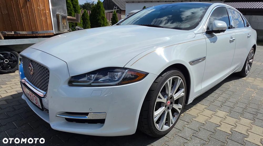 Jaguar XJ 3.0 T LWB Premium Luxury - 3