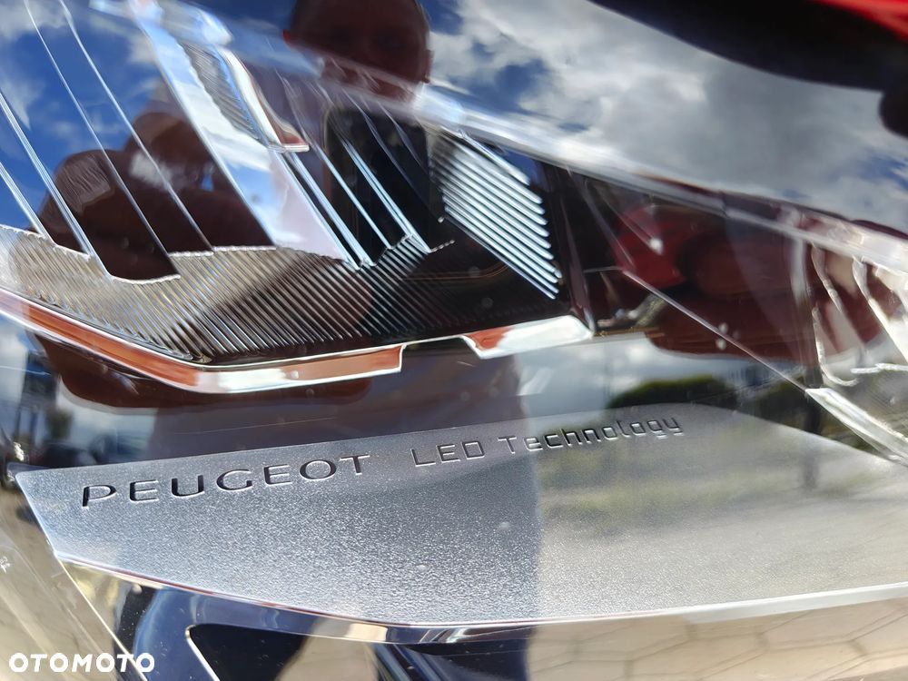 Peugeot 3008 1.6 PureTech Hybrid PHEV Allure Pack S&S EAT8 - 37