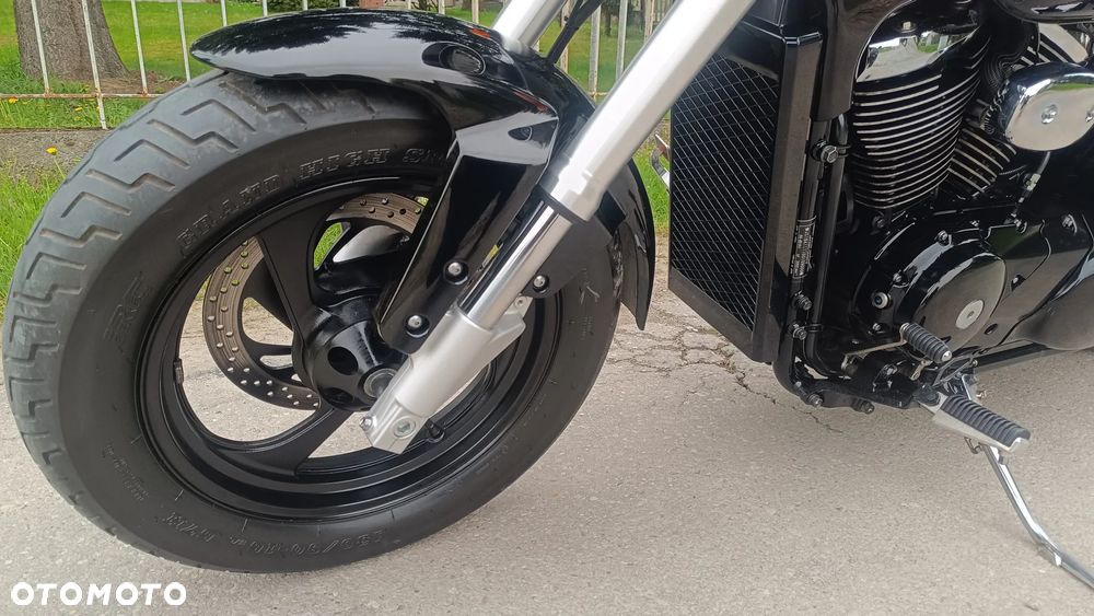 Suzuki Intruder - 14