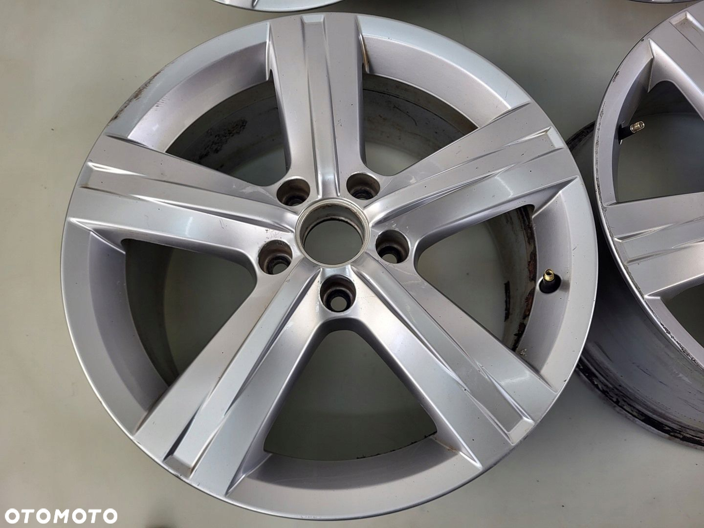 felgi aluminiowe 17" 7,5jx17 et47 5x112 VW PASSAT B7 3AA601025E - 5