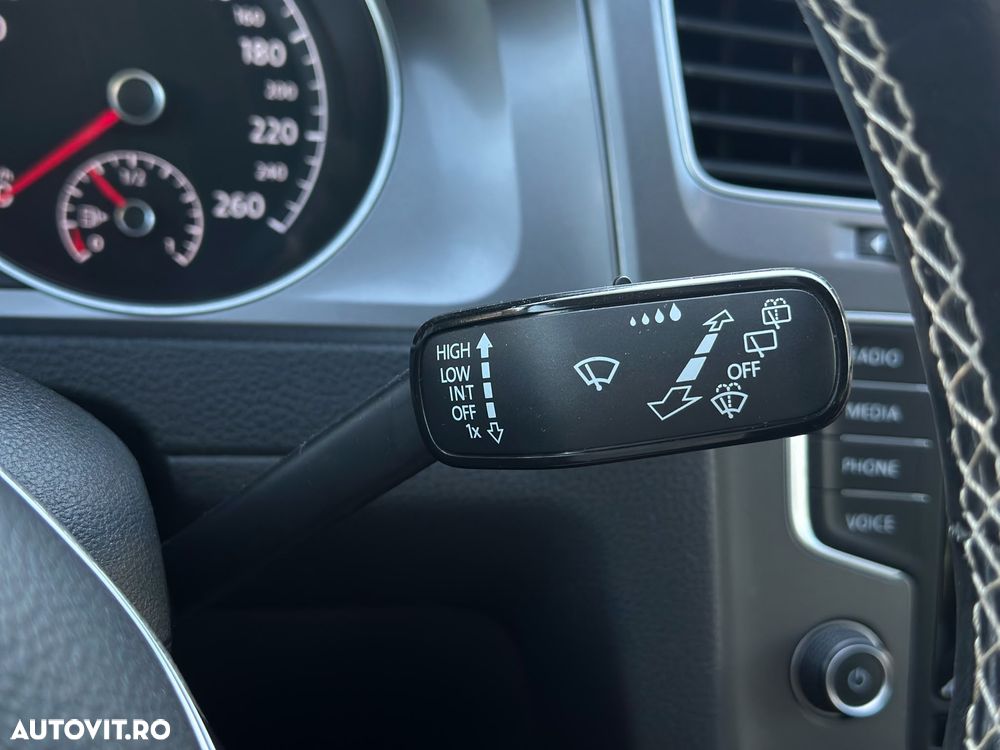 Volkswagen Golf 1.6 TDI BlueMotion Technology Lounge - 33