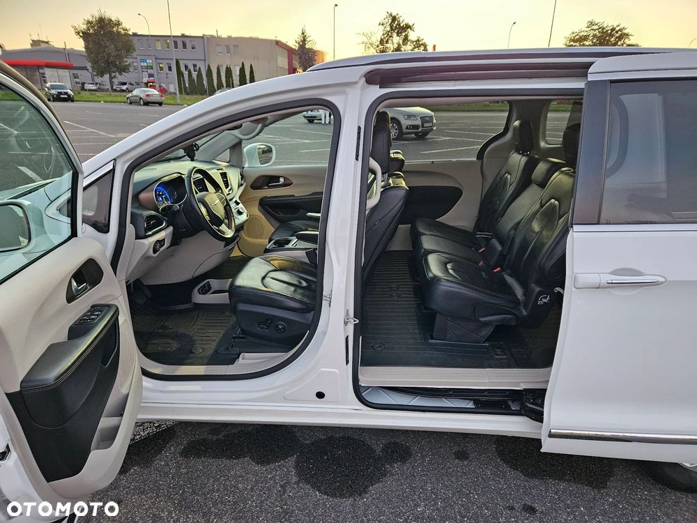Chrysler Pacifica - 5