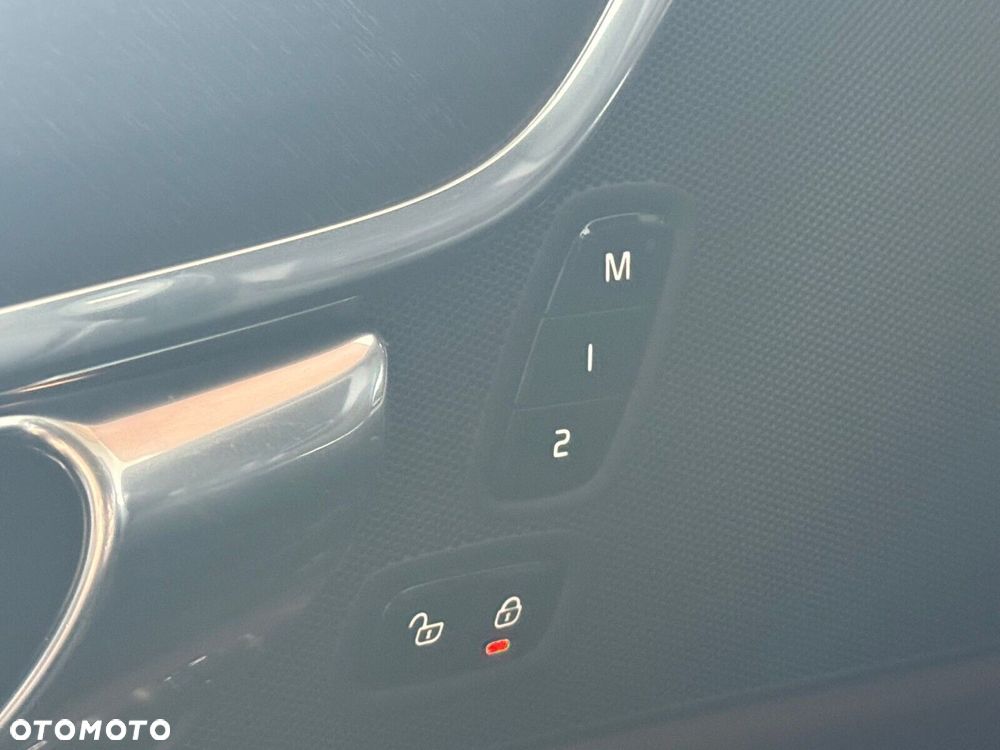 Volvo V90 Cross Country - 19