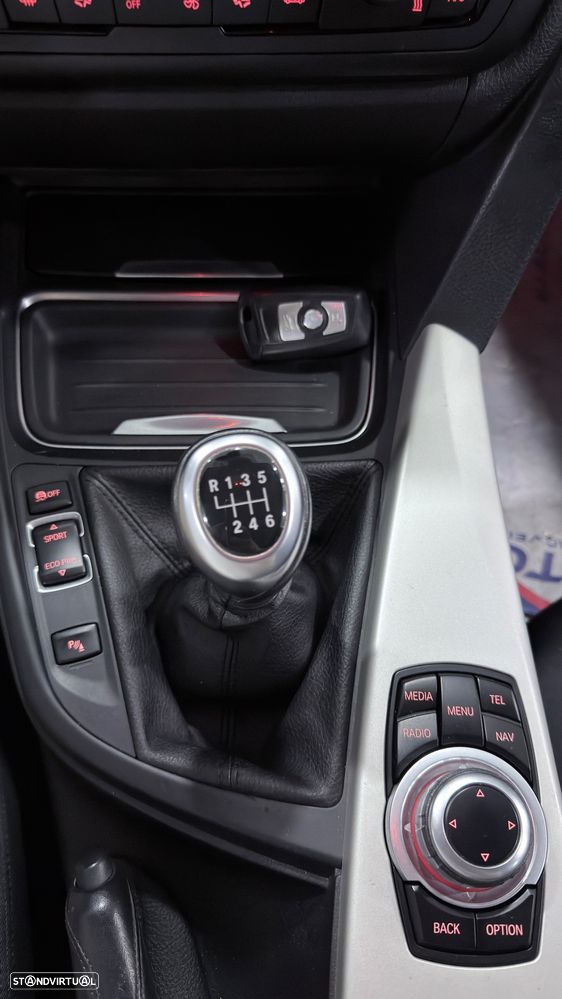 BMW 320 d Luxury Line - 15