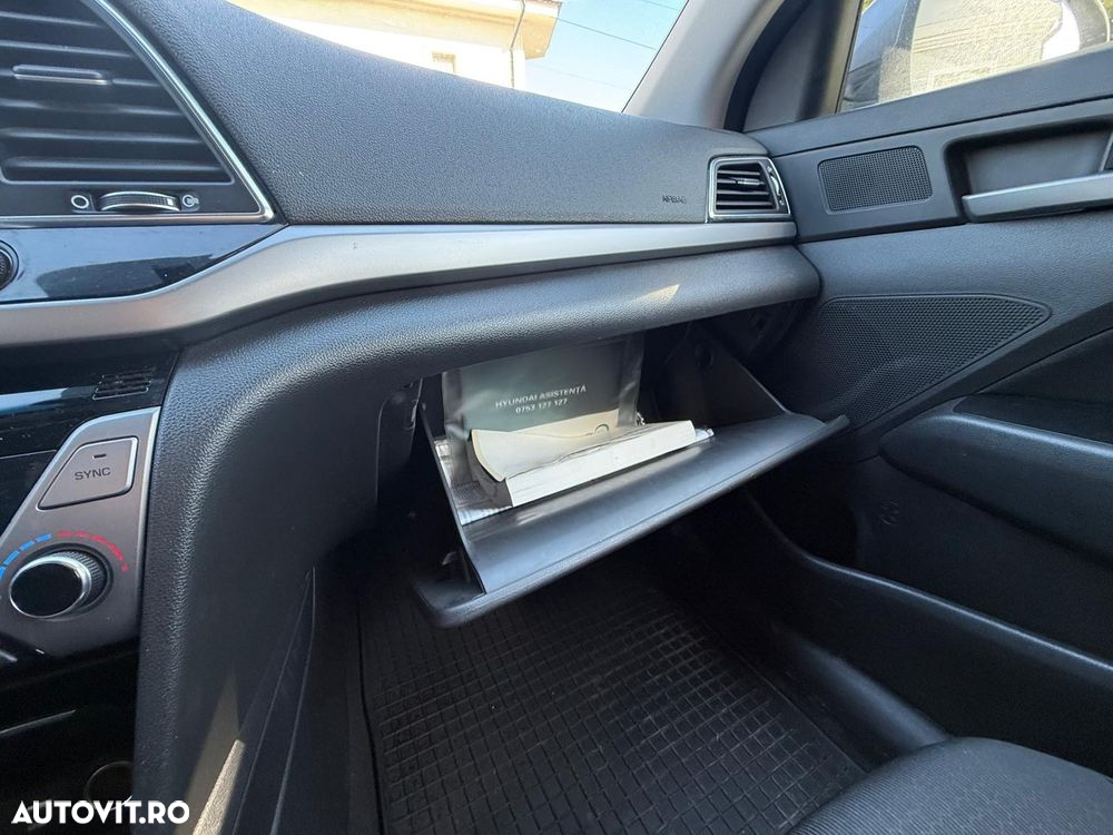 Hyundai Elantra 1.6 MPi Exclusive - 16