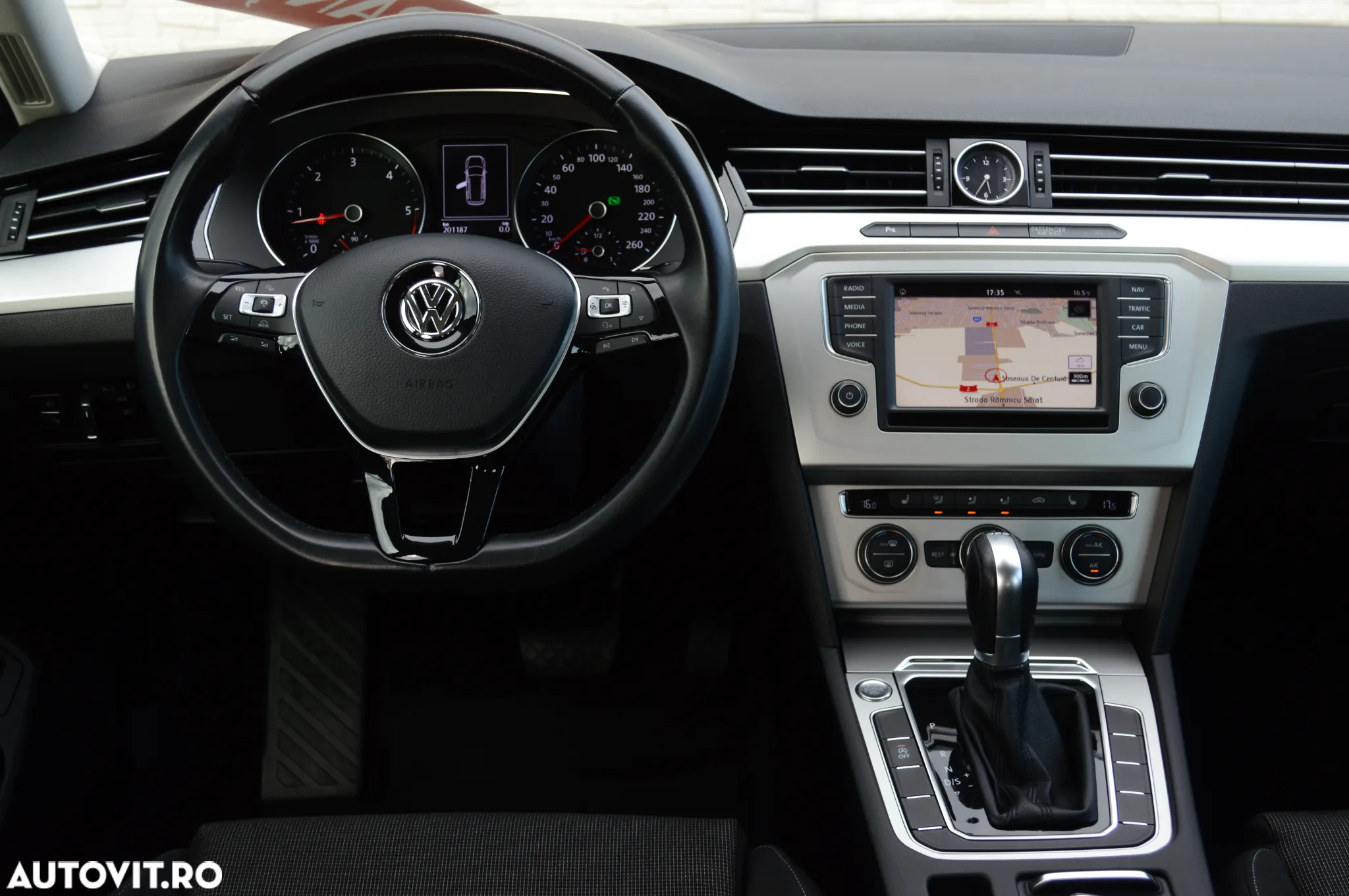Volkswagen Passat Variant 2.0 TDI DSG Comfortline - 22