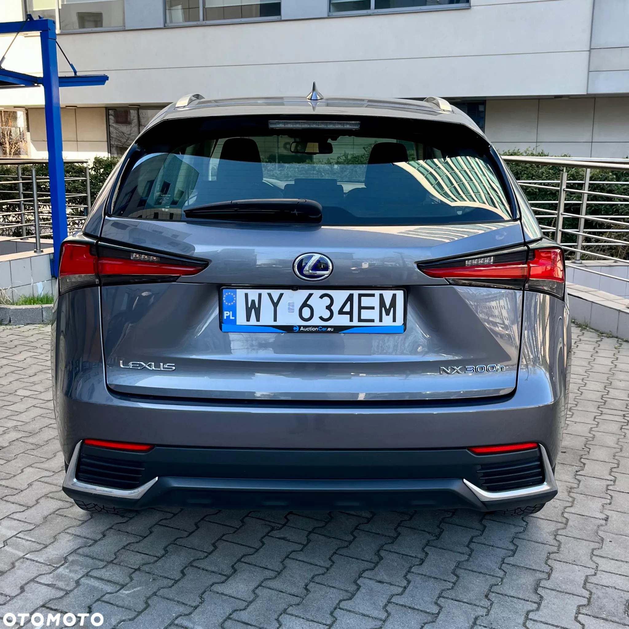 Lexus NX 300h Business Edition - 10