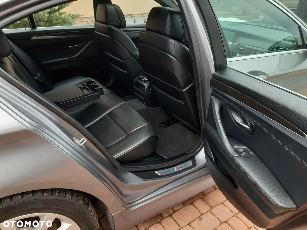 BMW Seria 5 520i Sport-Aut - 33