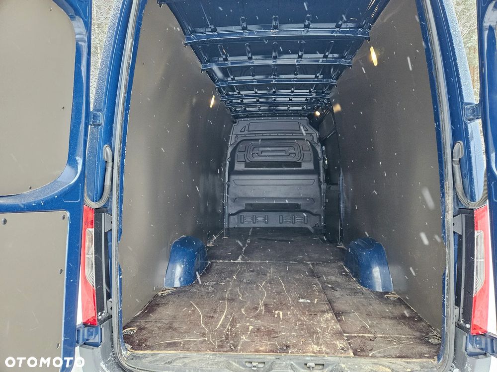 Mercedes-Benz Sprinter - 13